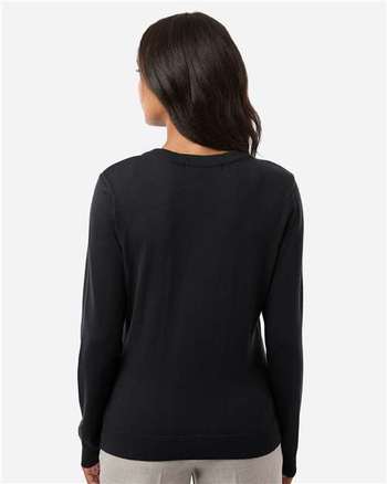 Photo de Women's New Classics V-Neck Sweater - Devon & Jones - Noir - vue 4